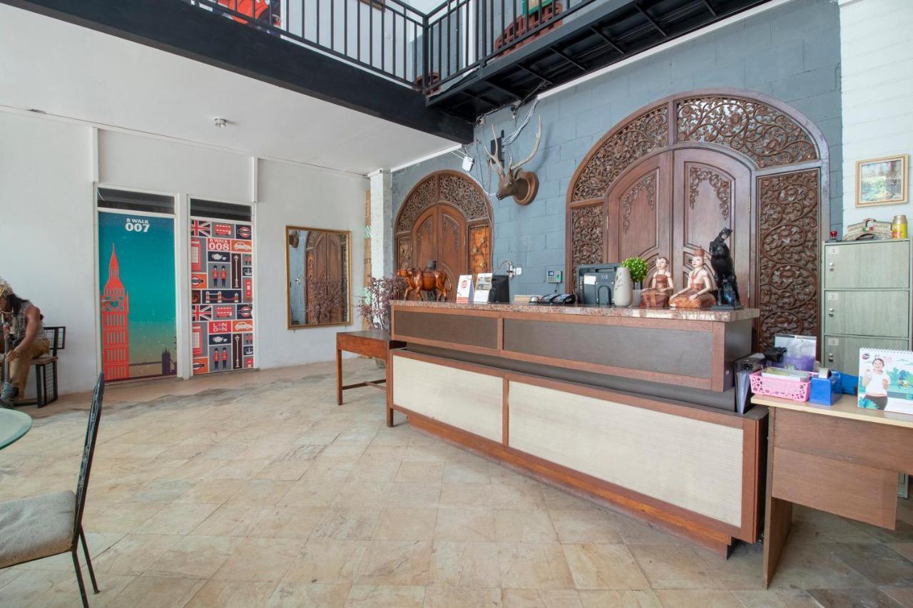 Oyo 3283 Bwalk Hotel Sengkaling Eksteriør billede